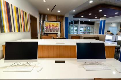 Holiday Inn Express & Suites - Taylor an IHG Hotel - image 15