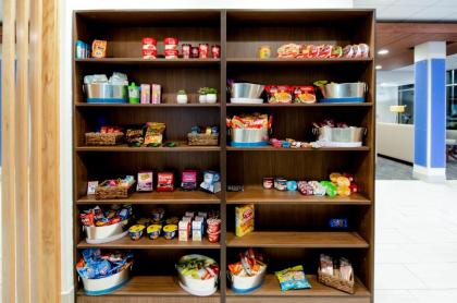 Holiday Inn Express & Suites - Taylor an IHG Hotel - image 4