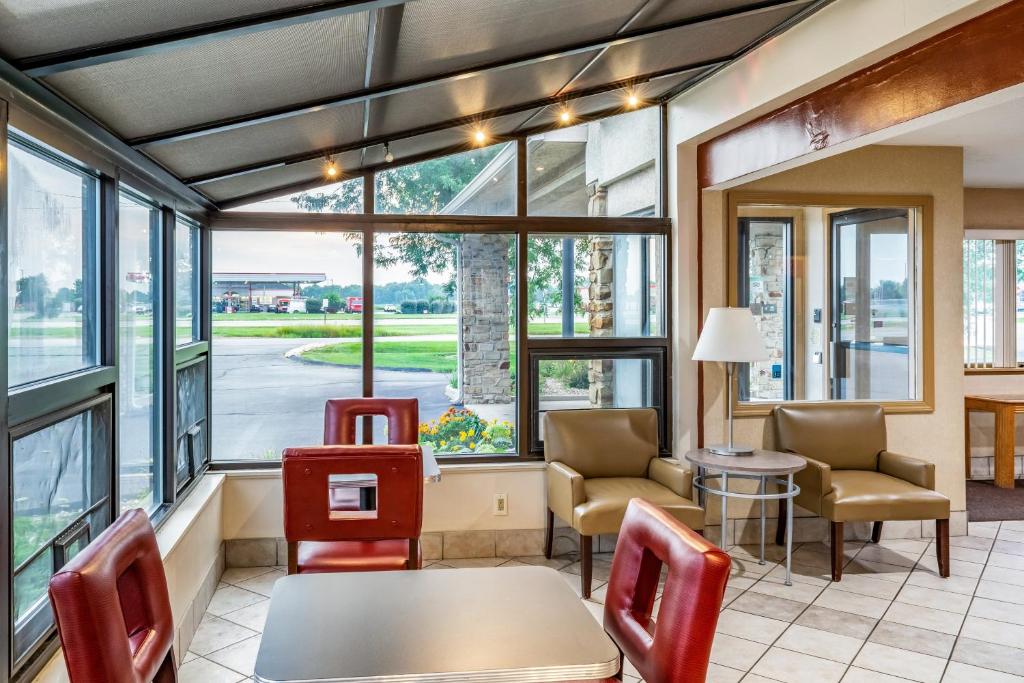 Red Roof Inn Columbus - Taylorsville - image 6