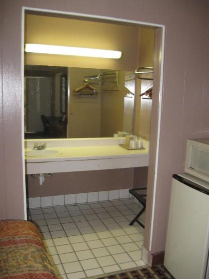 Fincastle Motor Inn - image 11