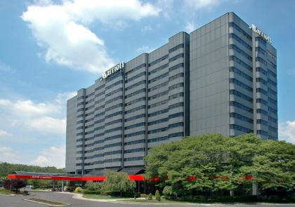 Teaneck Marriott at Glenpointe - image 2