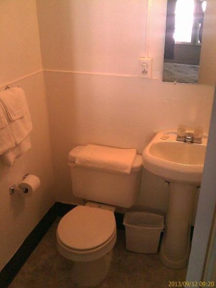 Ranch Motel - image 12