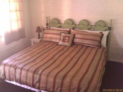 Ranch Motel - image 7
