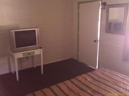 Ranch Motel - image 9