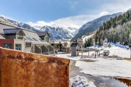 Double Diamond Ski-in/Ski-out Chalet - image 2