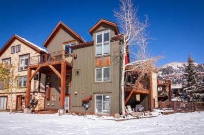 Double Diamond Ski-in/Ski-out Chalet - image 3