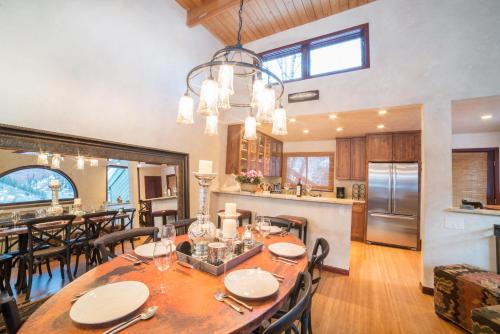 RIVERSIDE B201 by Exceptional Stays - main image