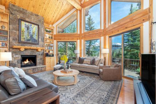 MOUNTAIN MELODY by Exceptional Stays - main image