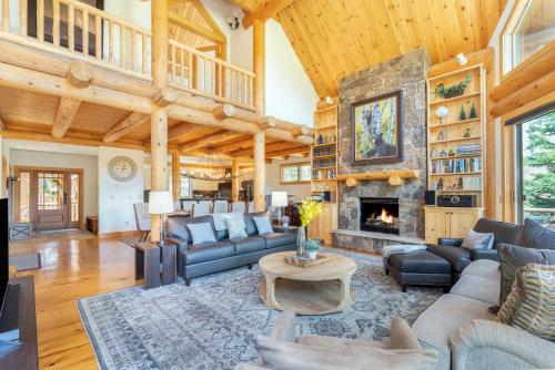 MOUNTAIN MELODY by Exceptional Stays - image 2