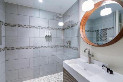 LULU LUXE by Exceptional Stays - image 5
