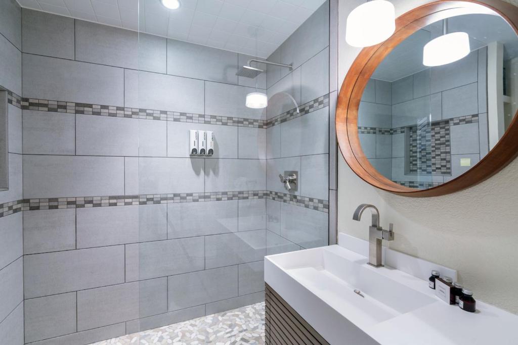 LULU LUXE by Exceptional Stays - image 5