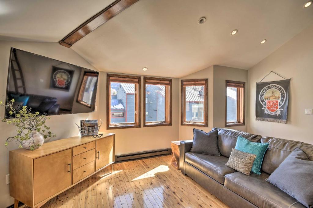 Bright Downtown Telluride Condo Steps to Lift! - image 3