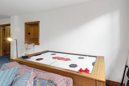 Columbia Ave East 985 - East End Retreat - image 11