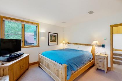 Columbia Ave East 985 - East End Retreat - image 16