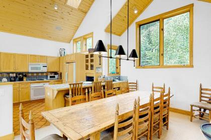 Columbia Ave East 985 - East End Retreat - image 5