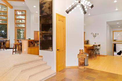 Benchmark 244 - Vista Lodge - image 10