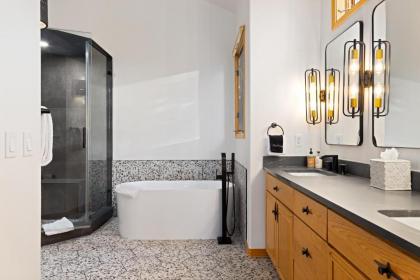 Benchmark 244 - Vista Lodge - image 12