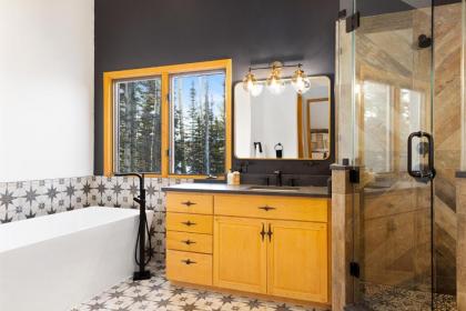Benchmark 244 - Vista Lodge - image 15
