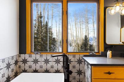 Benchmark 244 - Vista Lodge - image 16