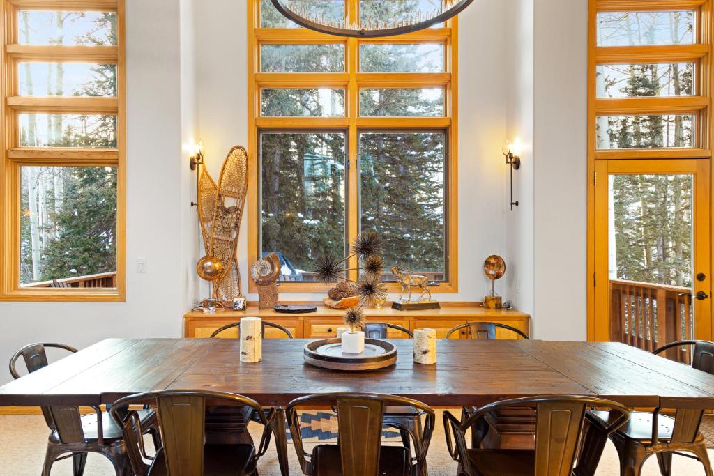 Benchmark 244 - Vista Lodge - image 6