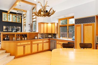 Benchmark 244 - Vista Lodge - image 9