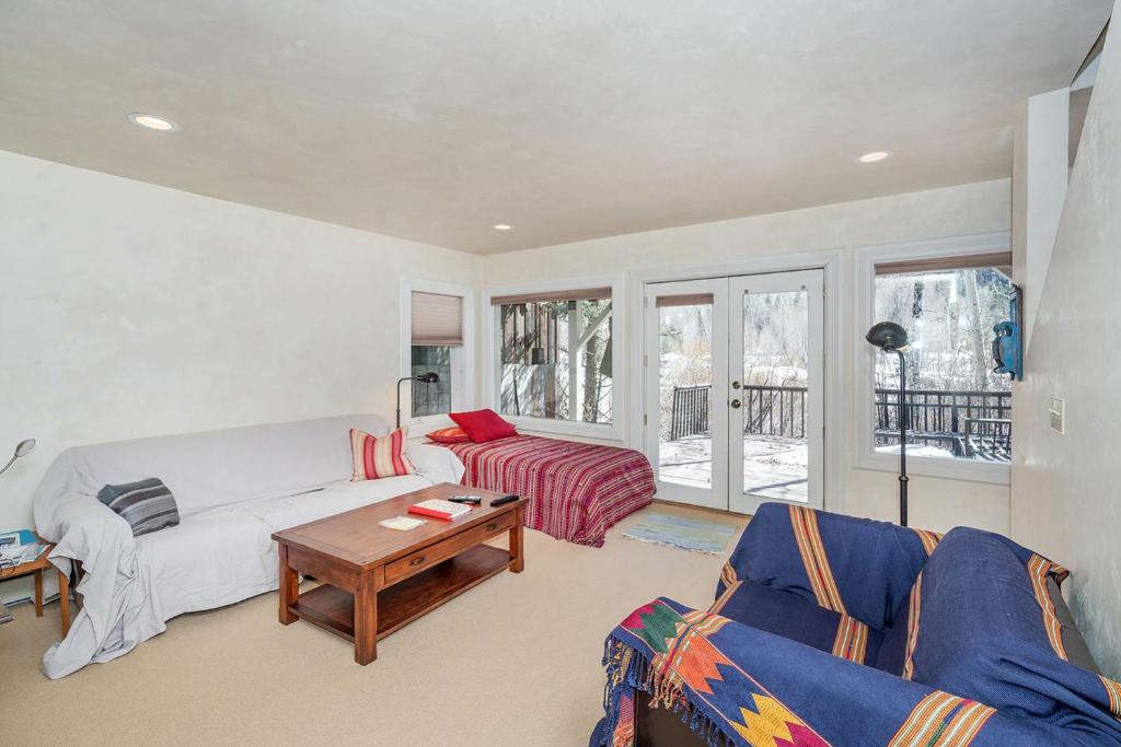 Colorado East 735 - Idlewood East - image 2