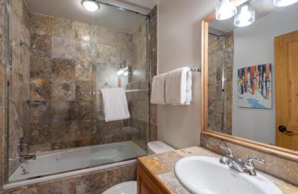 Bear Creek Lodge 408 by Alpine Lodging Telluride - image 2