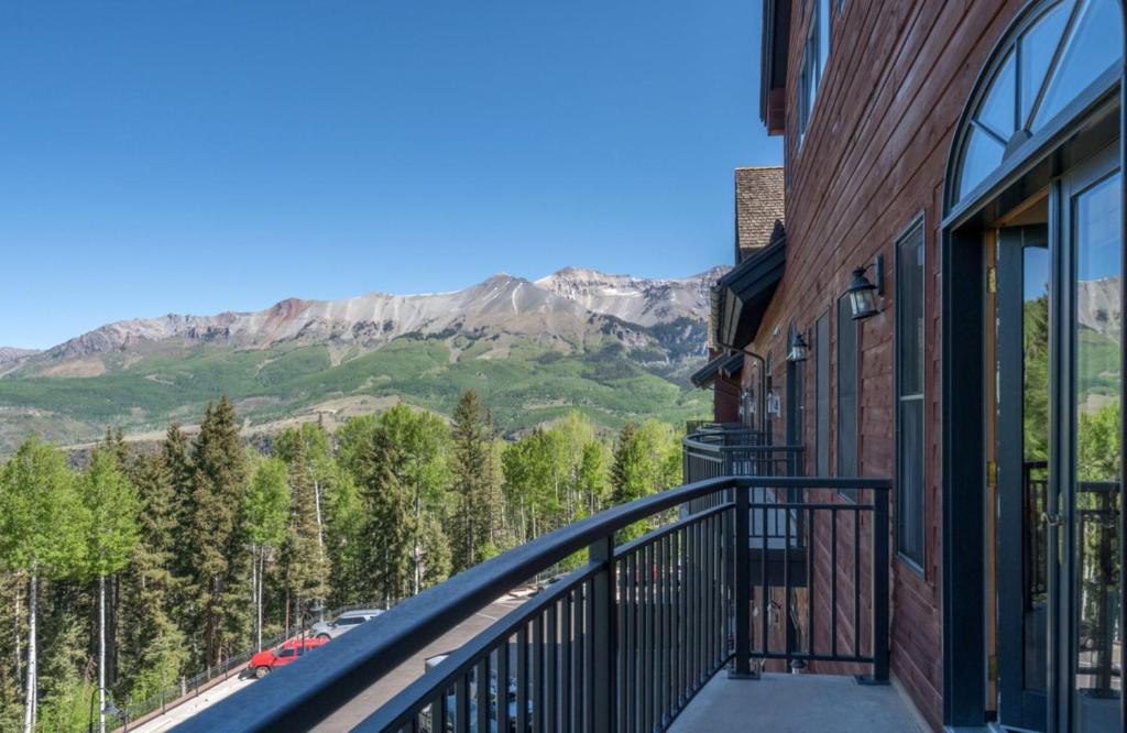 Bear Creek Lodge 408 by Alpine Lodging Telluride - image 4