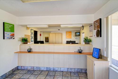 Motel 6-Tempe AZ - Scottsdale South - image 2