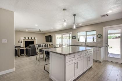 Tempe Remodel w Sparkling Pool and Game Room - image 12