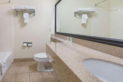 Quality Suites Temple - image 10