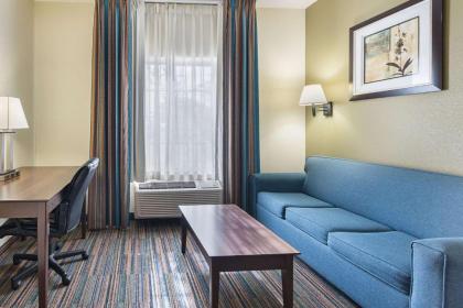 Quality Suites Temple - image 13