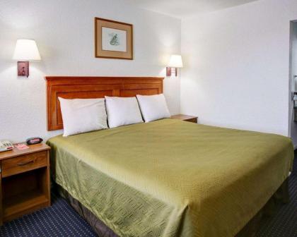 Econo Lodge Temple - image 10