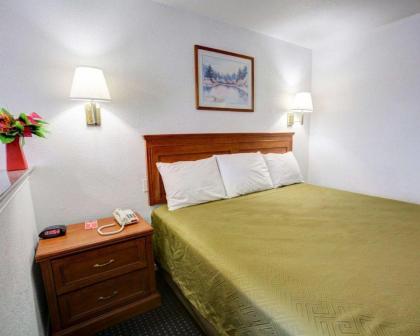 Econo Lodge Temple - image 13