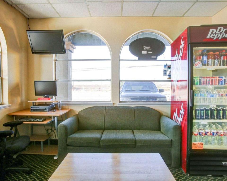 Econo Lodge Temple - image 7