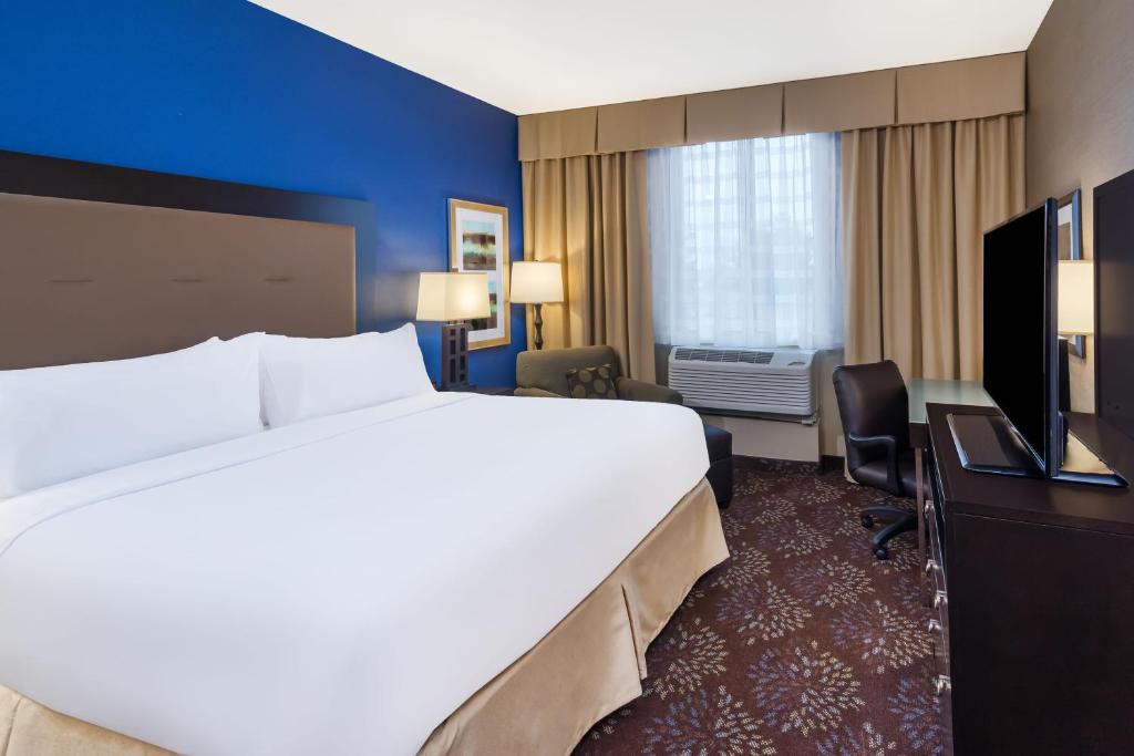Holiday Inn - Terre Haute an IHG Hotel - image 2