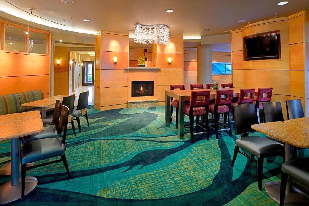 SpringHill Suites Terre Haute - image 3