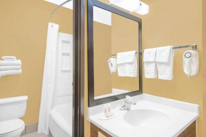 Super 8 by Wyndham Terre Haute - image 15