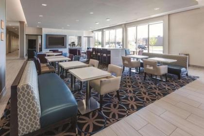 La Quinta by Wyndham Terre Haute - image 8