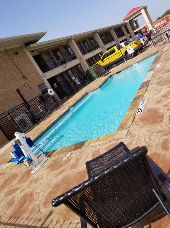 SureStay Hotel by Best Western Terrell - image 3