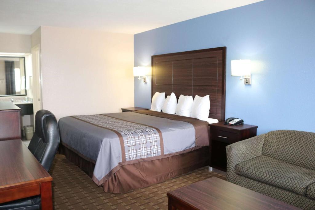SureStay Hotel by Best Western Terrell - image 6