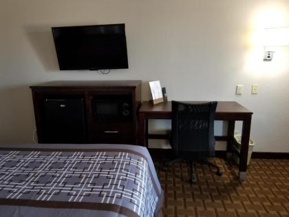 SureStay Hotel by Best Western Terrell - image 9
