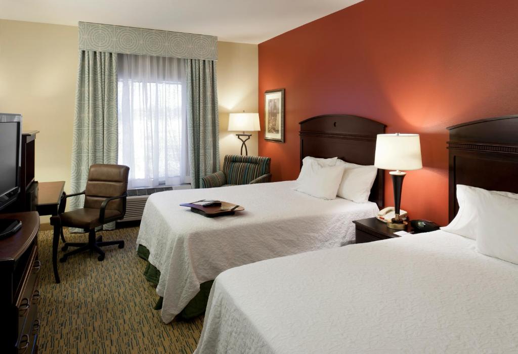 Hampton Inn & Suites Texarkana - image 3