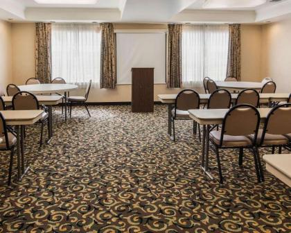 Comfort Suites Texarkana - image 11
