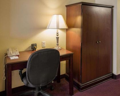 Comfort Suites Texarkana - image 13