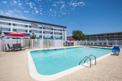 Baymont by Wyndham Texarkana - image 2
