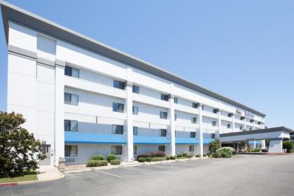 Baymont by Wyndham Texarkana - image 4