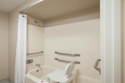Baymont by Wyndham Texarkana - image 6