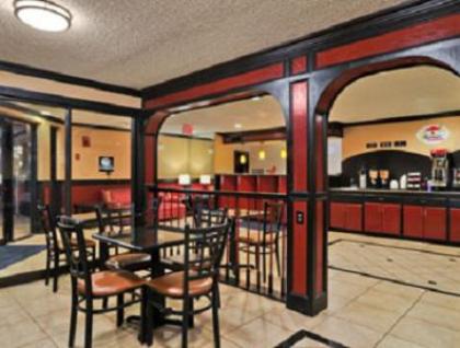 Super 8 by Wyndham Texarkana AR - image 11