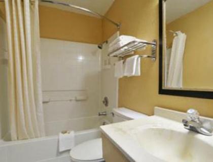 Super 8 by Wyndham Texarkana AR - image 15